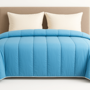 Couvre-lit MICO matelassé bleu ciel en microfibre installé sur un lit double